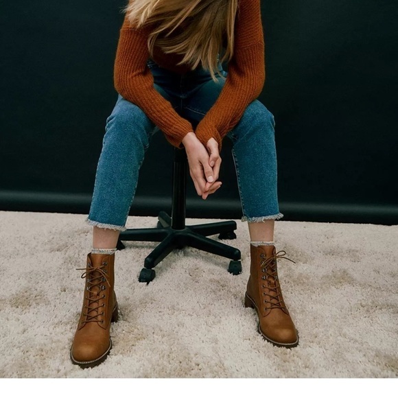 Madewell The Julien Lace-Up Lugsole Boot in Leather NA906 - Picture 3 of 7